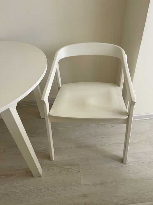 Стол и стулья для кухни