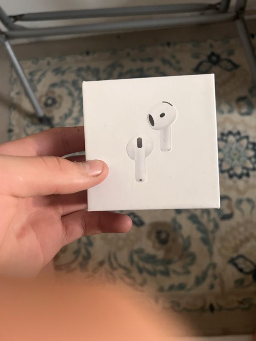 De vânzare Airpods 4