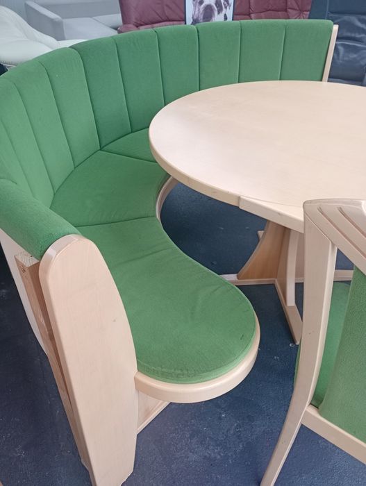 Colțar bucătărie cu masă și scaune