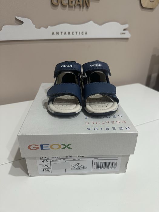 Продам детские сандалии GEOX