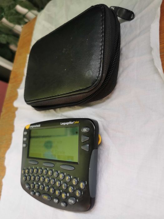 Translator și dicționar electronic de buzunar, modelul Langenscheidt LanguageMan plus