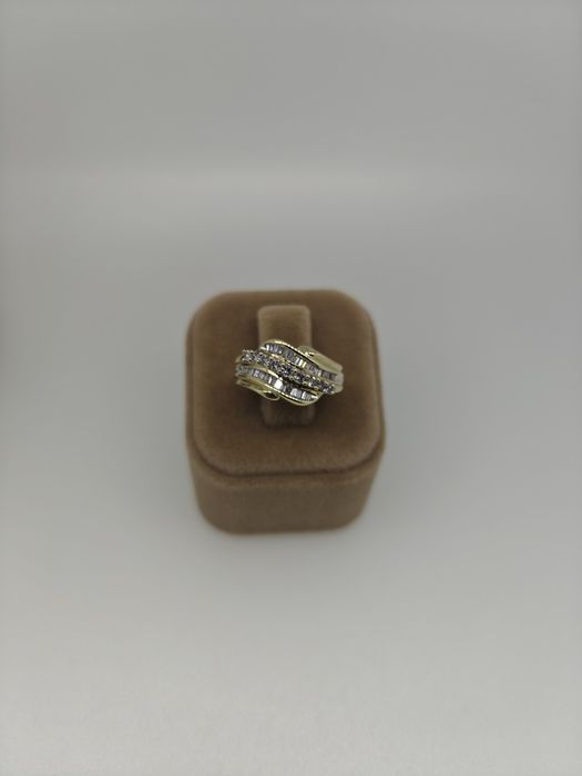 Inel aur 9k cu diamante naturale 3gr (r)