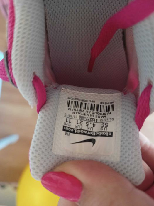 Маратонки Nike Air и Adidas 21 номер