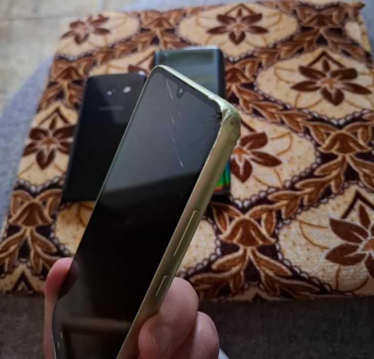 Samsung A3, A70, A34 5G