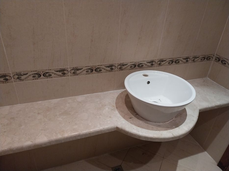 Гранитен плот с мивка  за баня