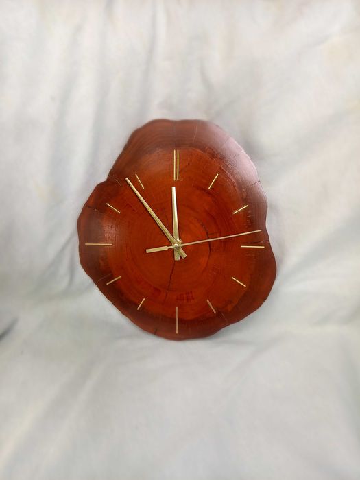Стенен часовник от масивно дърво, ръчна изработка