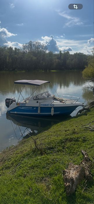 De vanzare ambarcatiune cu motor