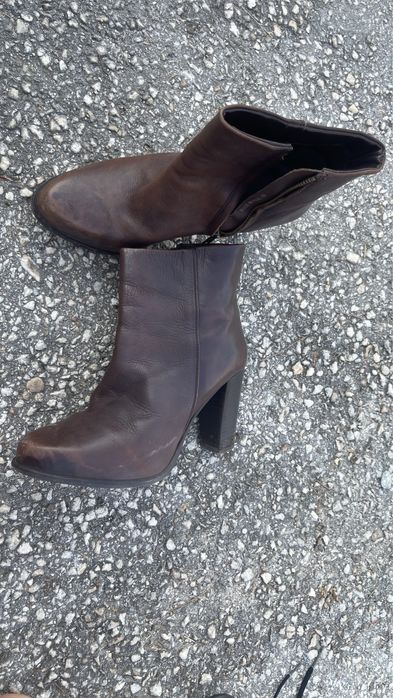 Ботуши Бенетон. Много топли, удобни и меки. Цена- 15 лева. Почти нови.