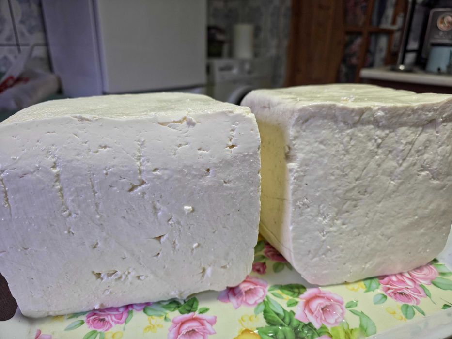 Vând brânză de vacă