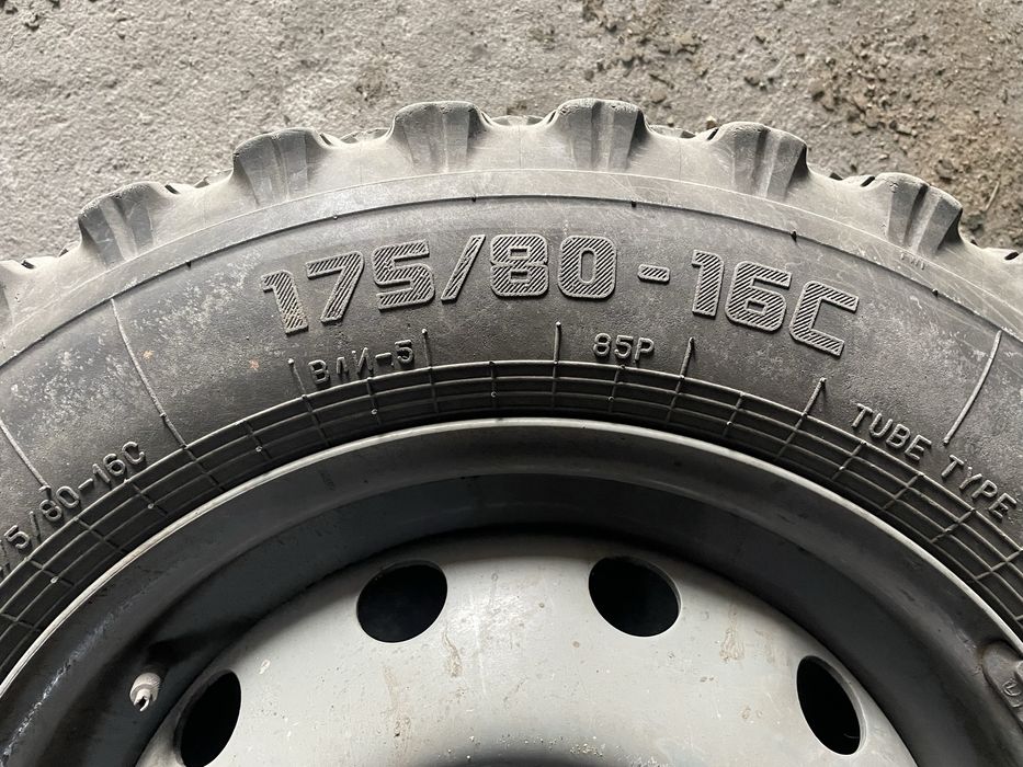 Комплект резины с дисками на Ниву