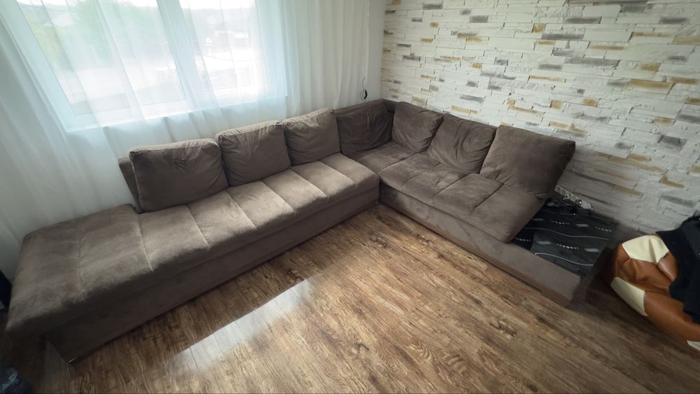 Coltar maro in forma de L