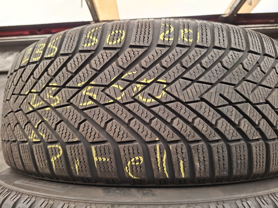 2 anvelope 235/50 R20 Pirelli dot2023