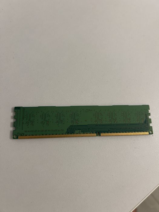 4GB RAM DDR3.