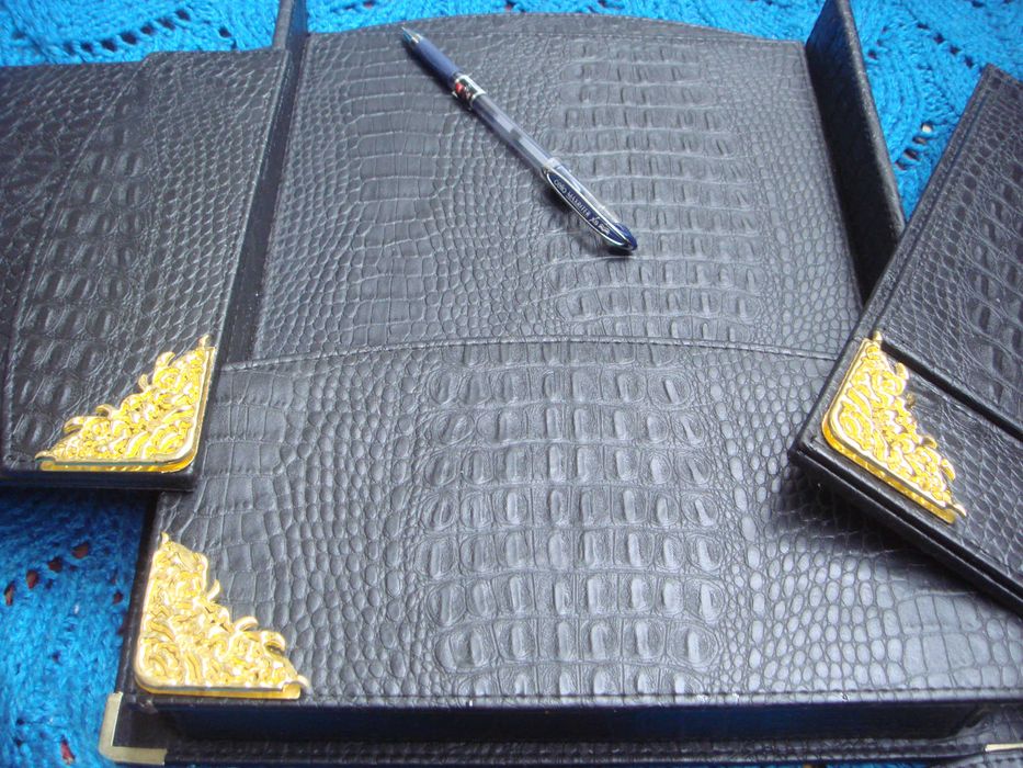 Подарочный Настольный - кабинетный письменный прибор Кожа Крокодил