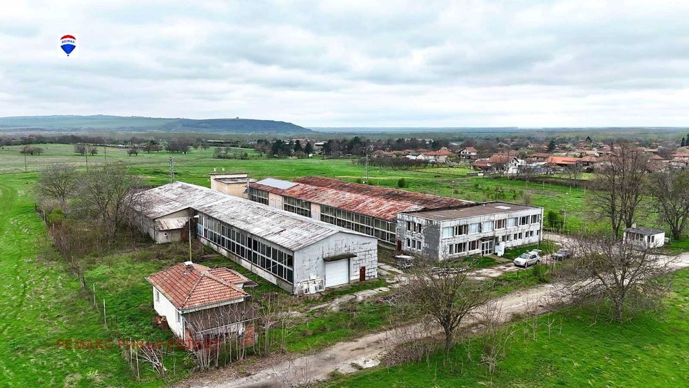 Дава се под наем Склад в с. Новград, Област Русе - 600 кв.м за 612 € - Снимка #2