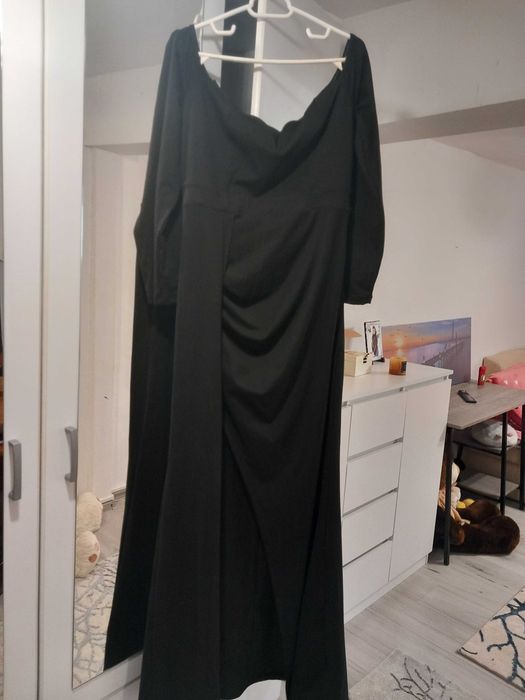 Rochii de seara,noi cu etichetă