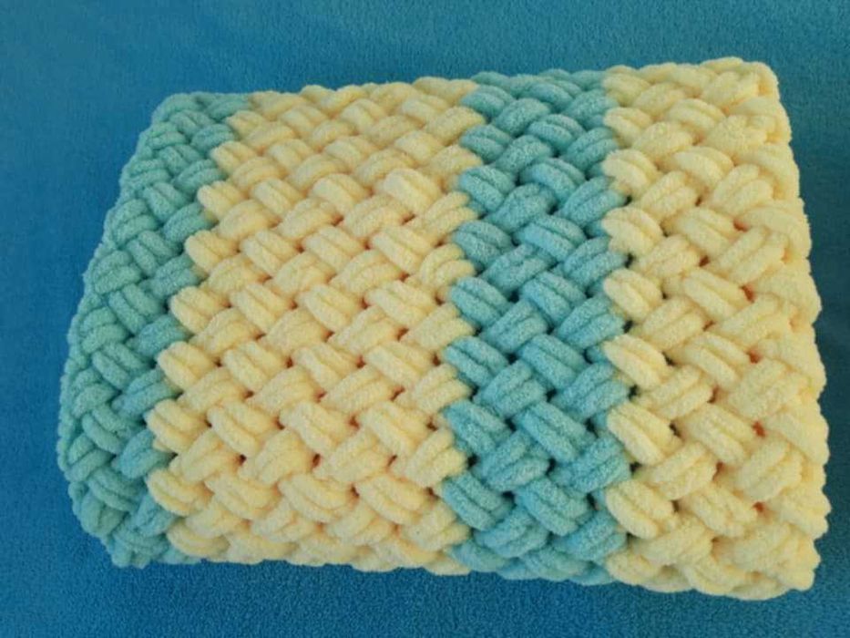 Плюшено одеалце, ръчно изработено