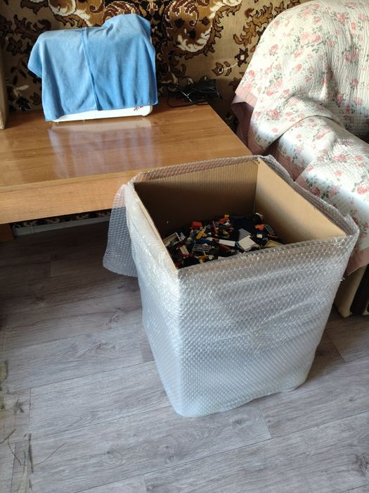 Продам LEGO (б/у)
Большая коробка конструктора (испол