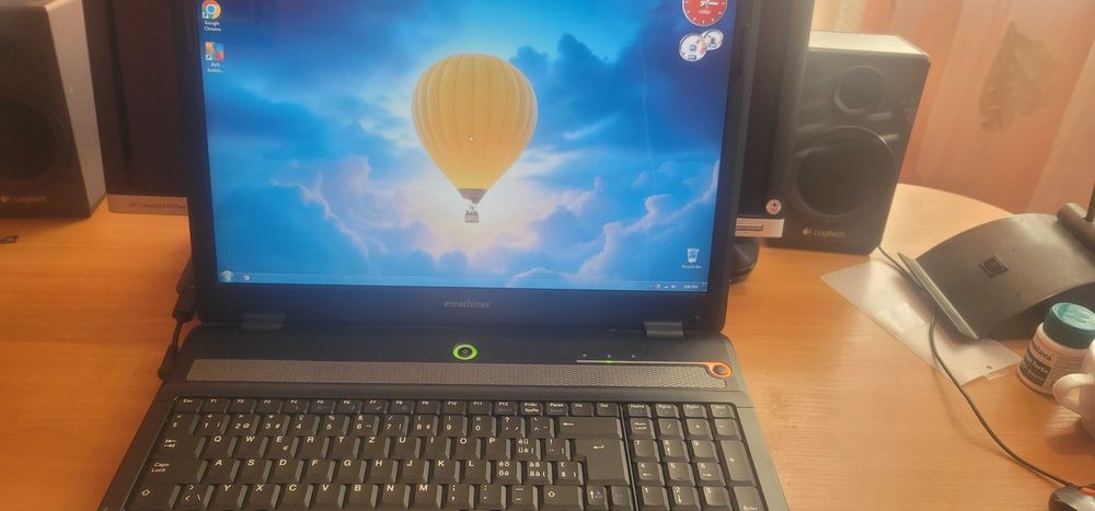 E mashines /Acer/ G720  18 инчов