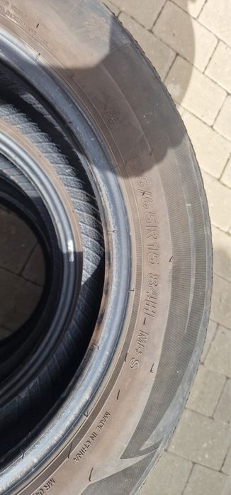 Vand 4 cauciucuri uzate 175/65/15