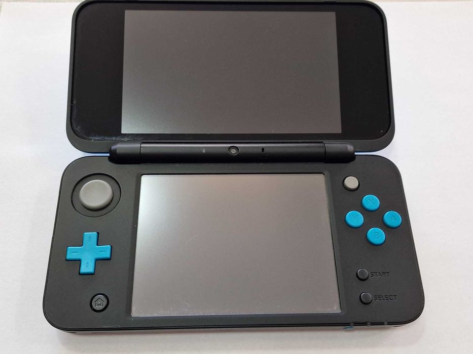 New Nintendo 2DS XL - Black and Turquoise (Nintendo 3DS)