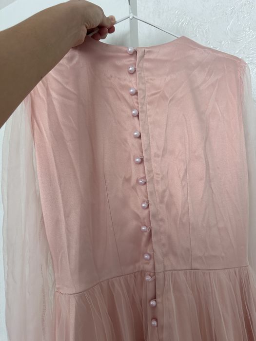 пудрово-розовое платье