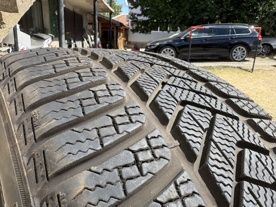 Еденични бройки - Зимна  гума Pirelli 275/35 R21 и 315/30/21