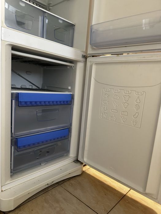 Indesit A+ class халдилник с фризер