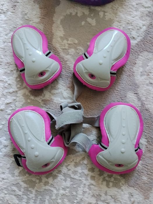 Комплект шлем и наколенники