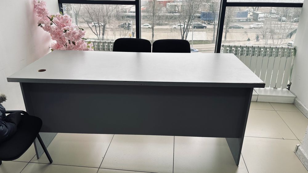 Продам стол стулья шкаф диван офисный