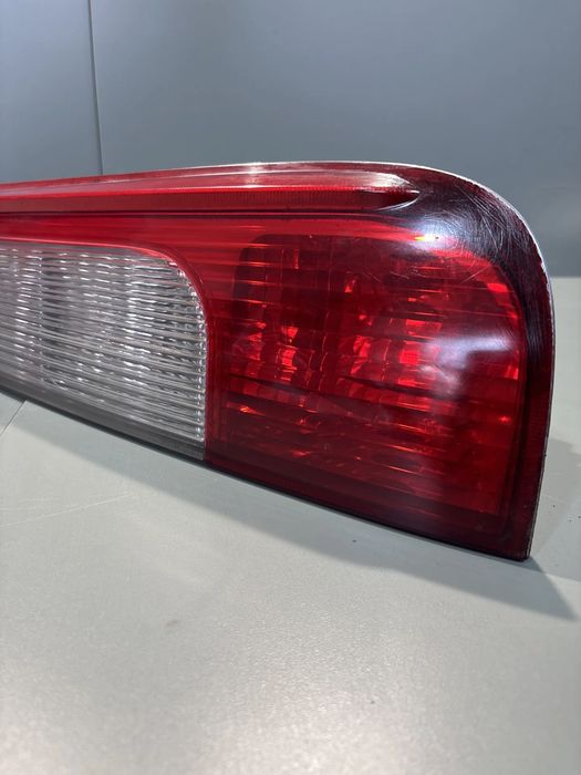 Lampa / Tripla stop dreapta pe aripa Ford C-Max 2004
