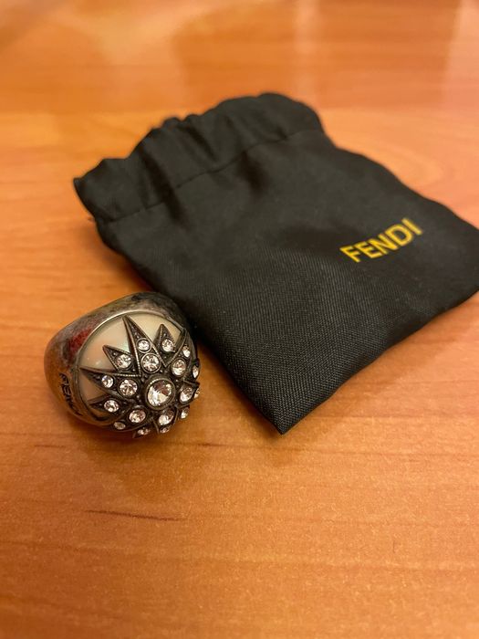 Продается кольцо от FENDI