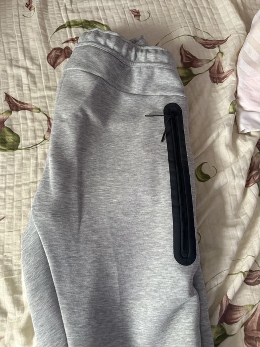vand pantaloni nike tech fleece