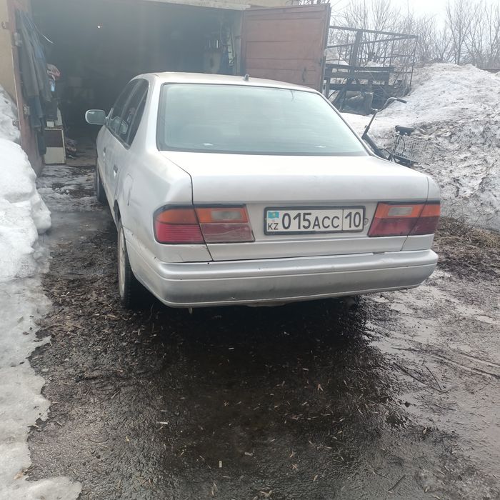 Nissan Primera P10