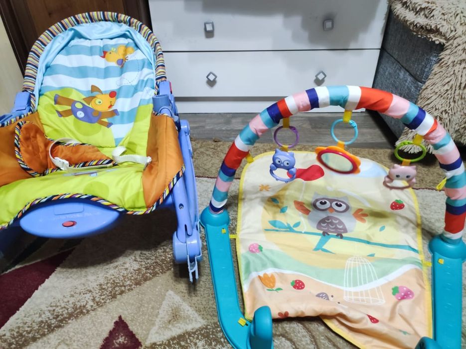 Шезлонг и развивающий коврик