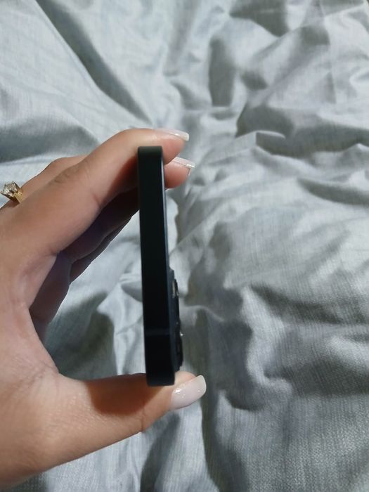 Vând Iphone 13 + huse