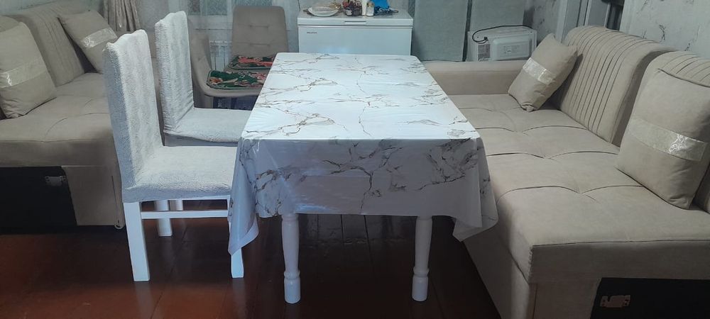 Продам кухонный стол и стулья