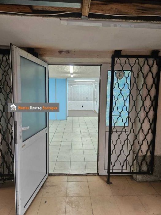 Дава се под наем Магазин в София, Младост 1 - 31 кв.м за 300 € - Снимка #1