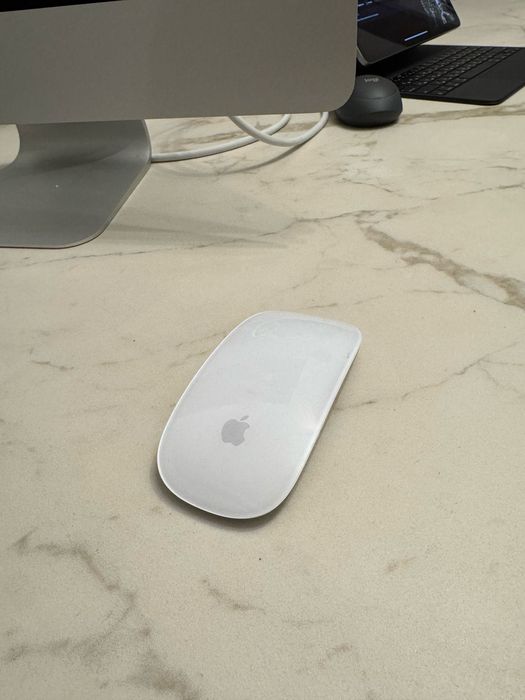 iMac 21,5-inch 2017, Apple Magic Mouse, Apple Magic Keyboard