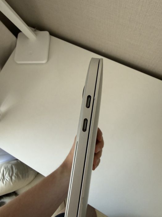 Macbook pro 13 8/256 touch Bar