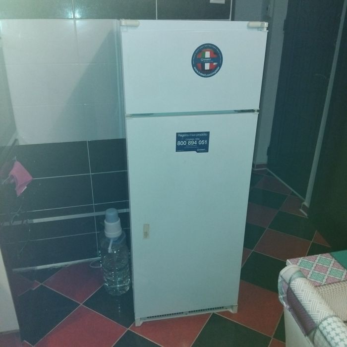 Frigider cu congelator 140cm indesit