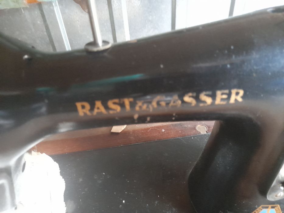 Vind mașina de cusut antica