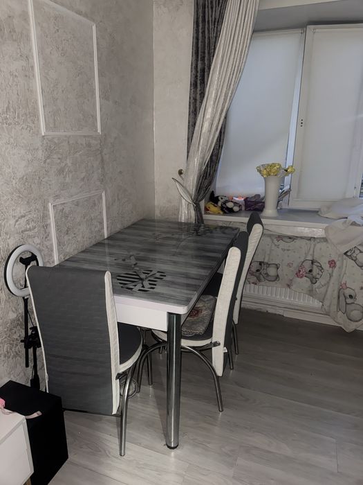 Продам стол помещается 12человек