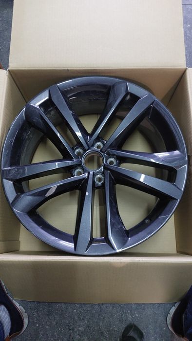 Диск  лекгосплавный заводской Lexus  Тойота