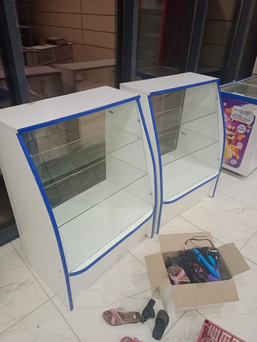 Витриналар және полкалар