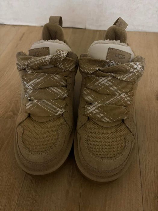 Обувки Ugg бежеви