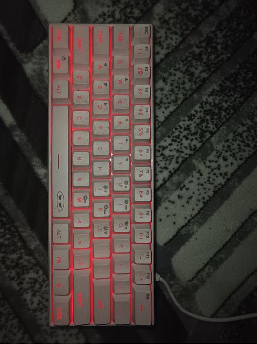Продавам слушалки A4tech - Bloody G573 и Клавиатурa Magegee