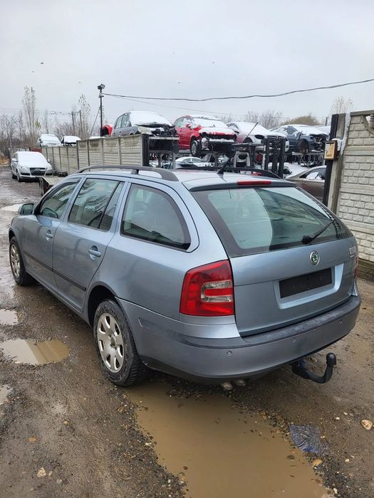 dezmembram skoda octavia 2 usa fata stanga/ usa fata dreapta/motor