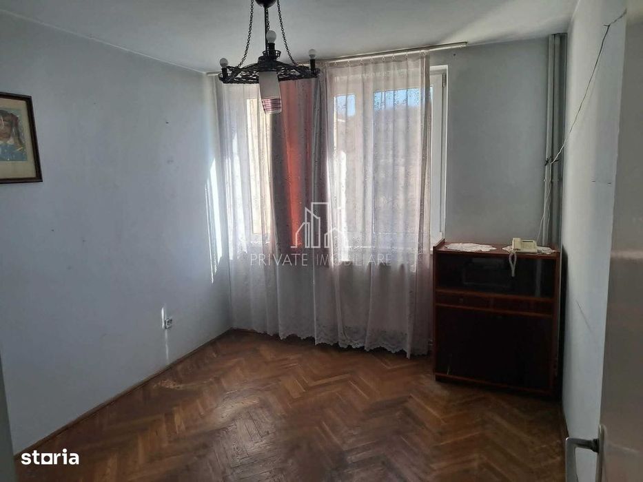 Apartament 3 camere, Etaj intermediar, Dambu