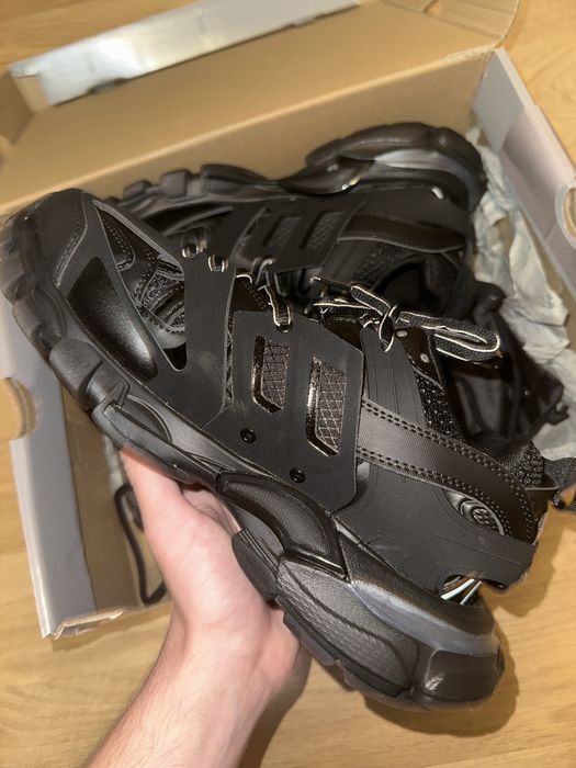 balenciaga track
